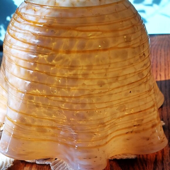 Beautiful Art Glass Hankerchief Bowl - Hand Blown! - Picture 3 of 6